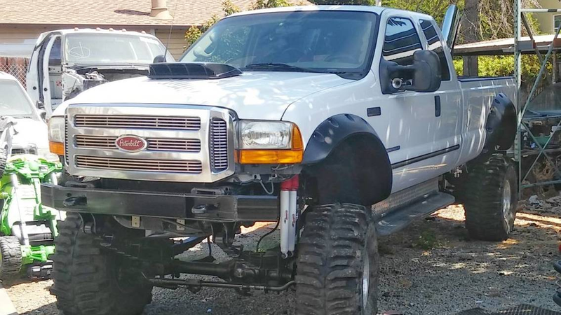 Long before Chevy did it as OEM, this owner installed a hood scoop. I wonder if the salad tosser is there too?